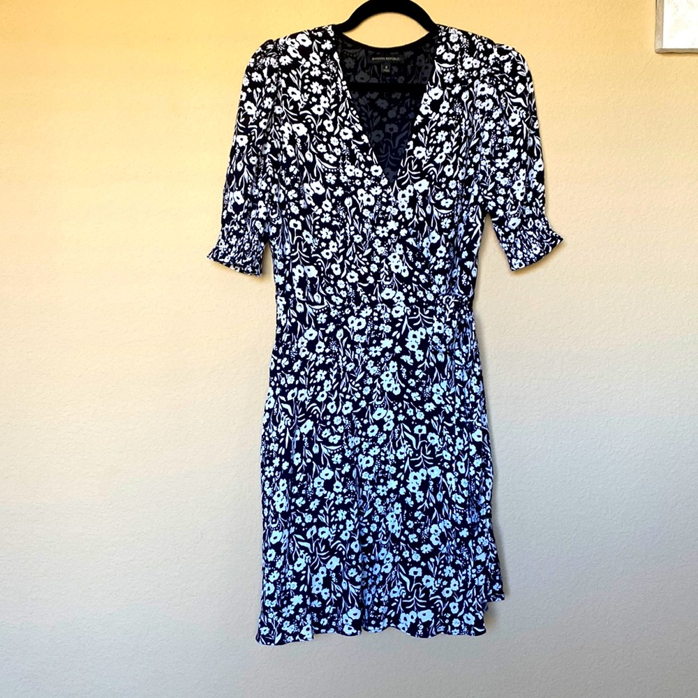 Banana Republic Dress 🖤 Floral Print Size 8